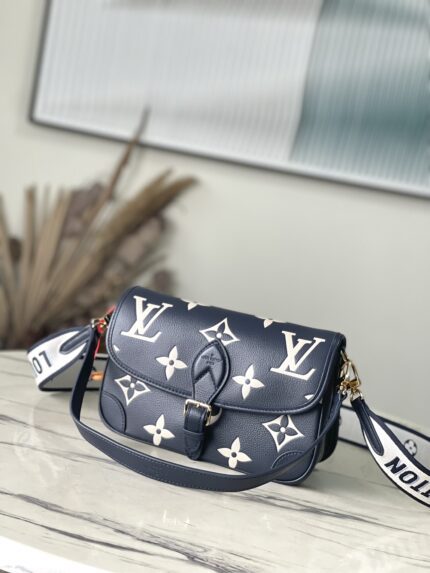Louis Vuitton diane handbag（23x16x8.5cm）For more styles contact us